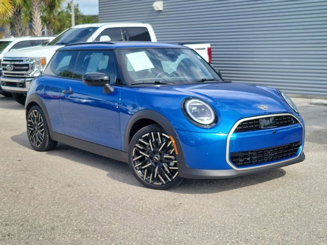 Used 2025 MINI Cooper 2-Door Hardtop image 31