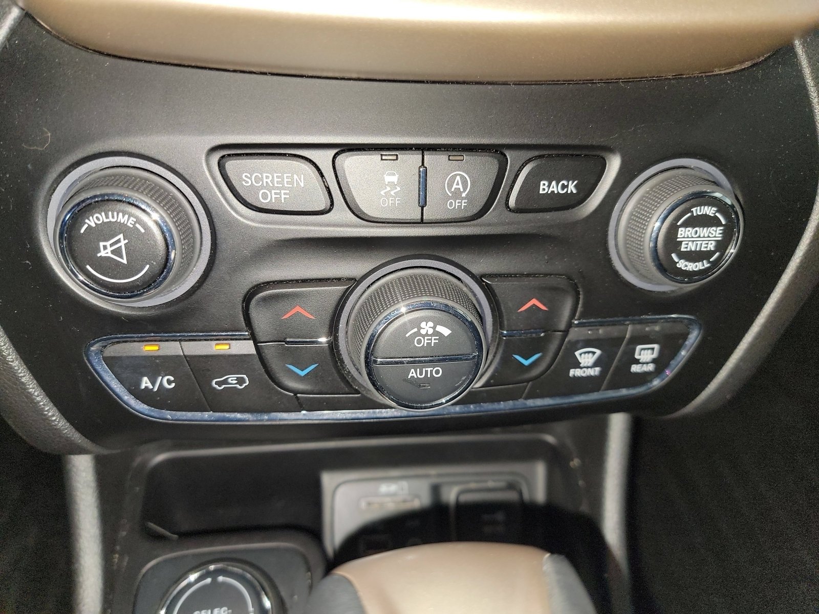 Used 2018 Jeep Cherokee Limited AWD/4WD image 31