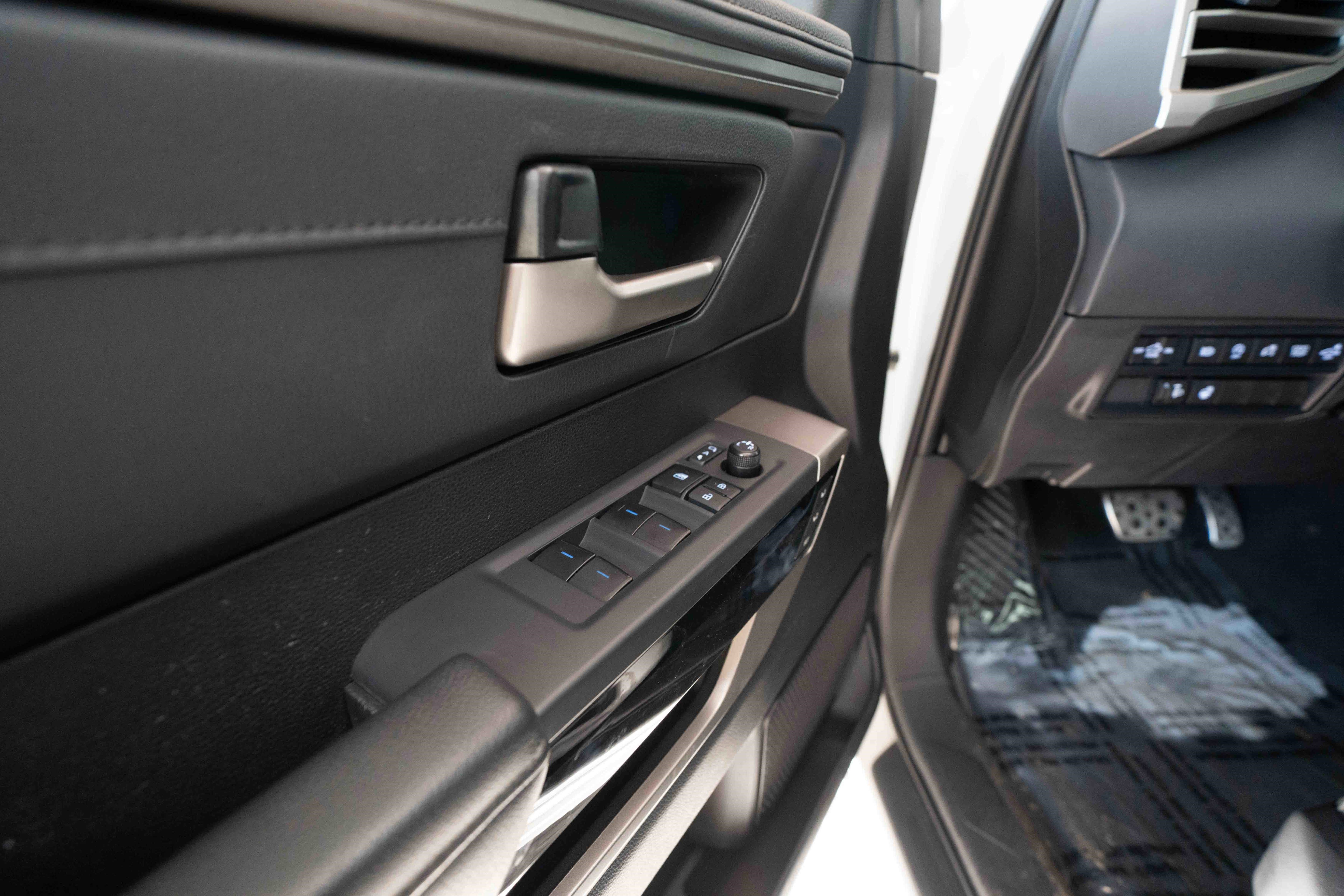 Used 2022 Toyota Tundra Limited w/ TRD Off-Road Package image 7