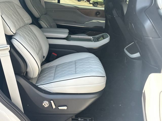 New 2026 Lincoln Navigator Black Label AWD/4WD image 19