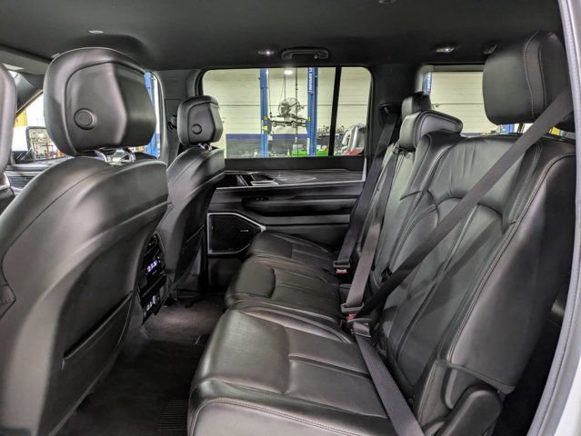 Used 2022 Jeep Wagoneer Series II AWD/4WD image 13
