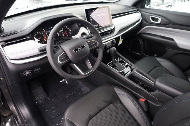 Used 2024 Jeep Compass Latitude image 12
