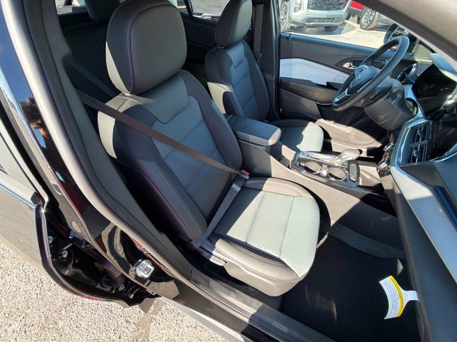 New 2026 Chevrolet Trax LT w/ Sunroof Package FWD image 24