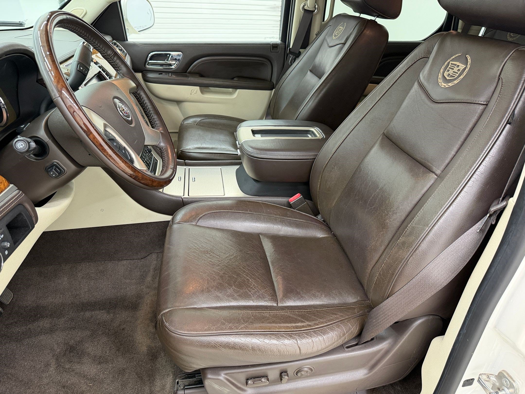 Used 2014 Cadillac Escalade Platinum AWD/4WD image 5