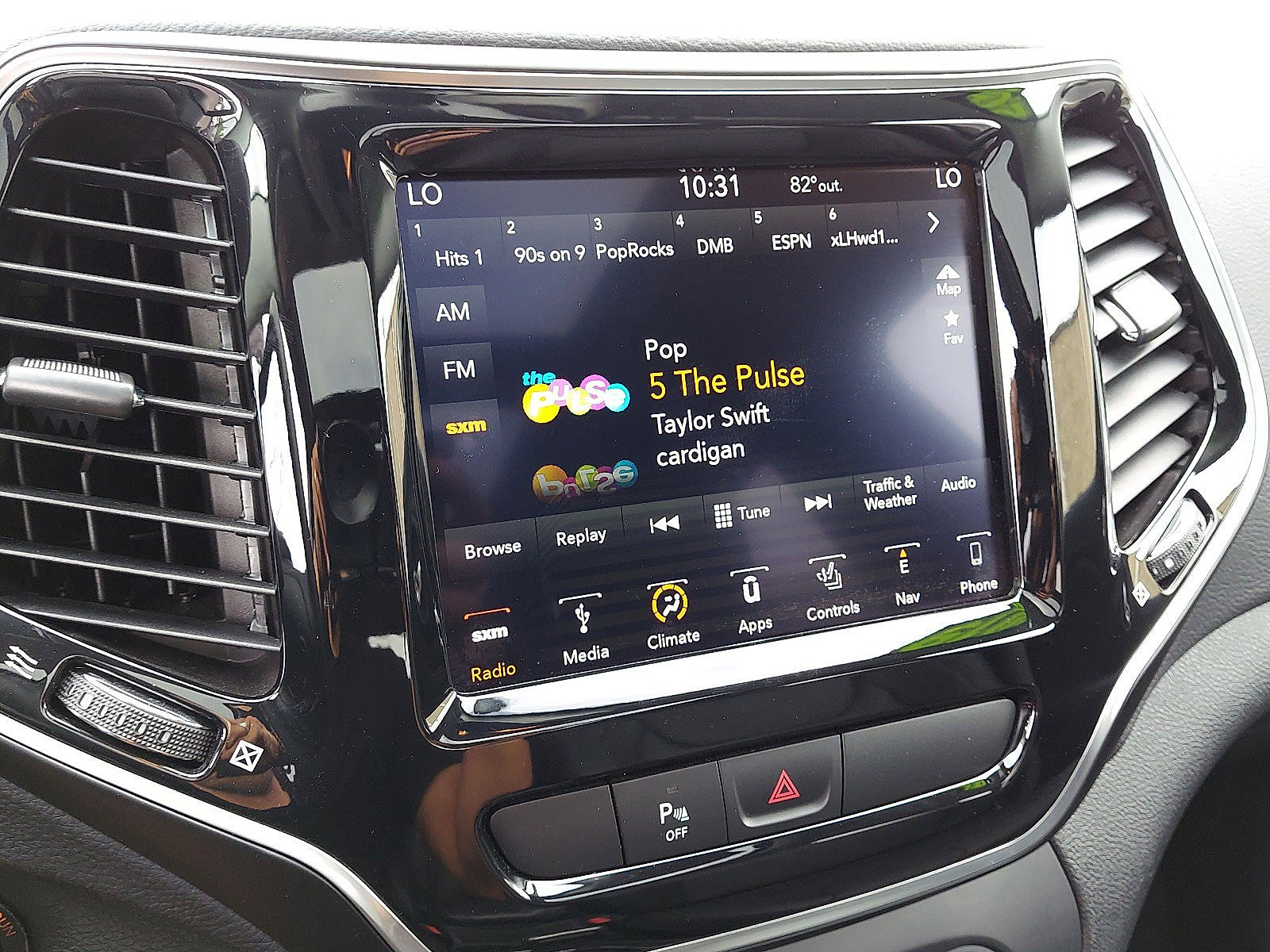 Used 2019 Jeep Cherokee Limited AWD/4WD image 18