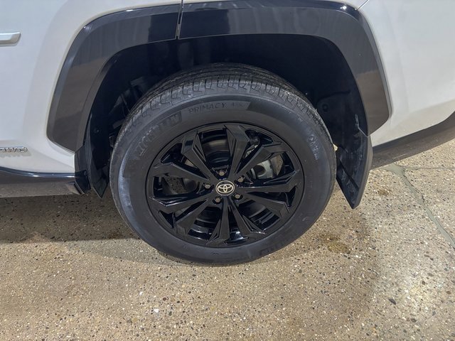 Used 2023 Toyota RAV4 SE image 13