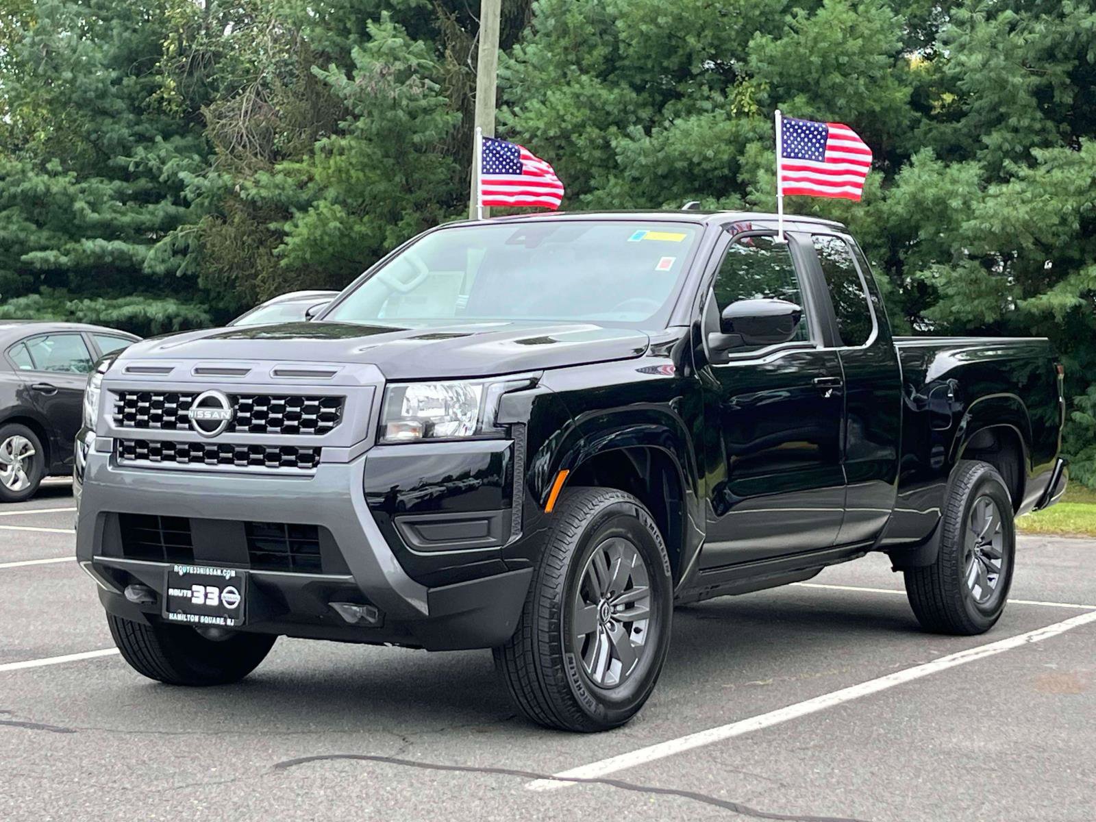 Used 2025 Nissan Frontier SV image 2