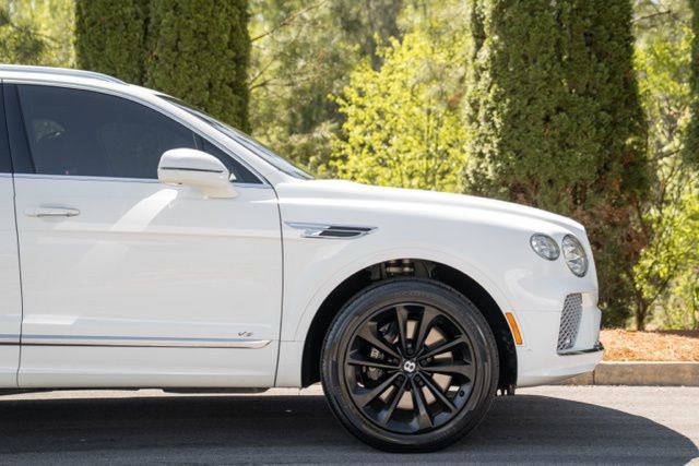 Used 2022 Bentley Bentayga AWD/4WD image 14