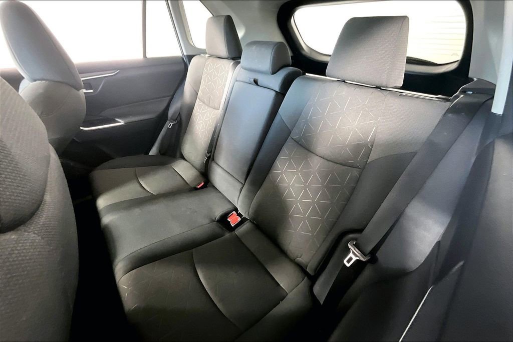 Used 2021 Toyota RAV4 XLE image 26