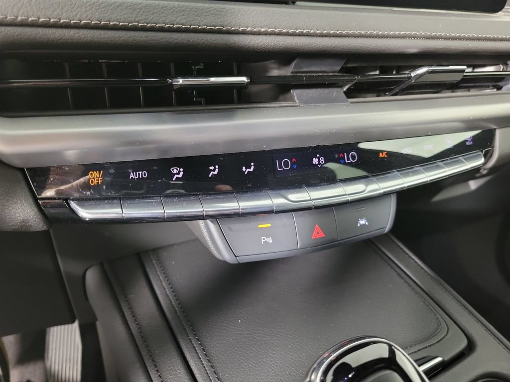 Used 2025 Cadillac XT4 Premium Luxury FWD image 28