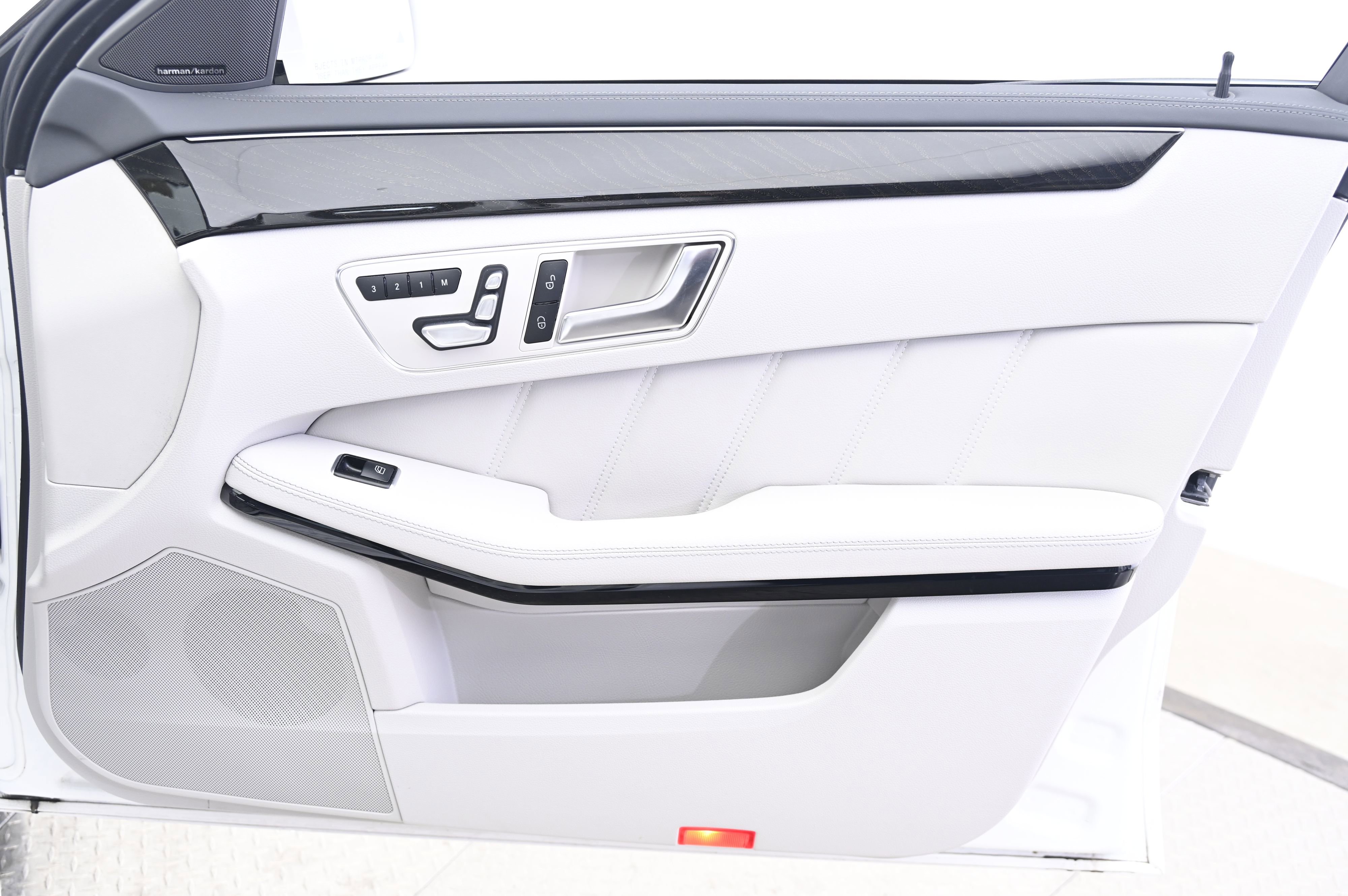 Used 2015 Mercedes-Benz E 400 4MATIC Sedan image 20