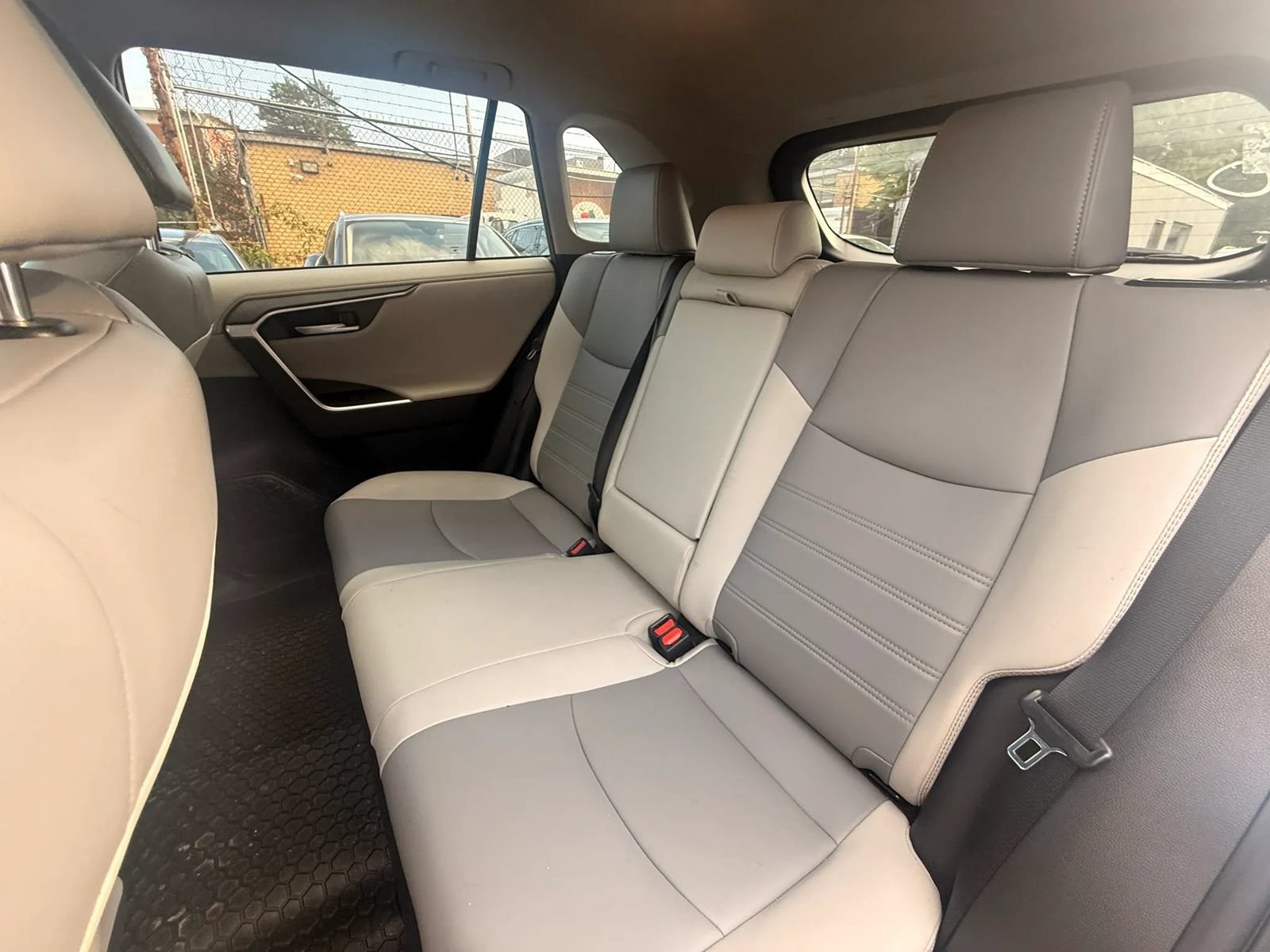 Used 2019 Toyota RAV4 Limited AWD/4WD image 28