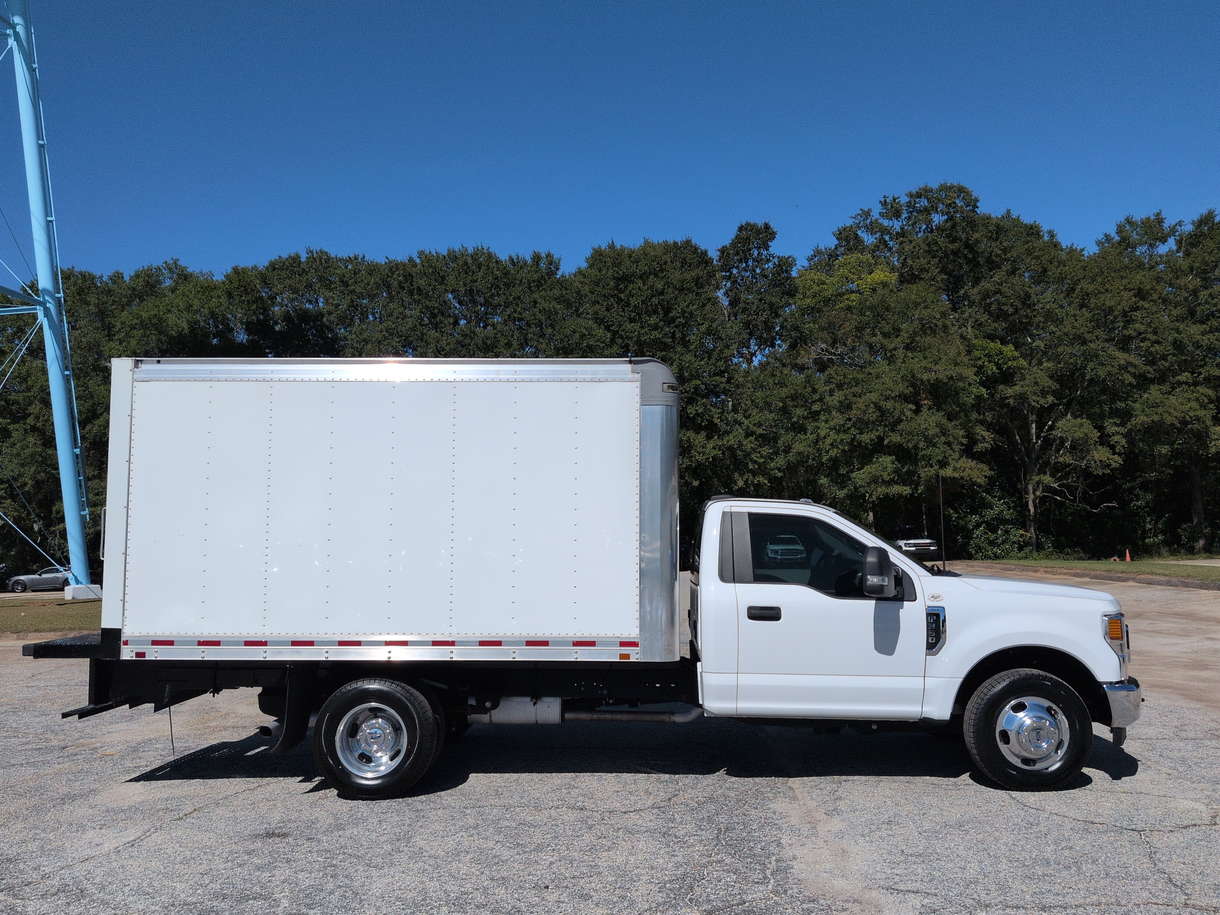 Used 2022 Ford F350 XLT RWD image 2
