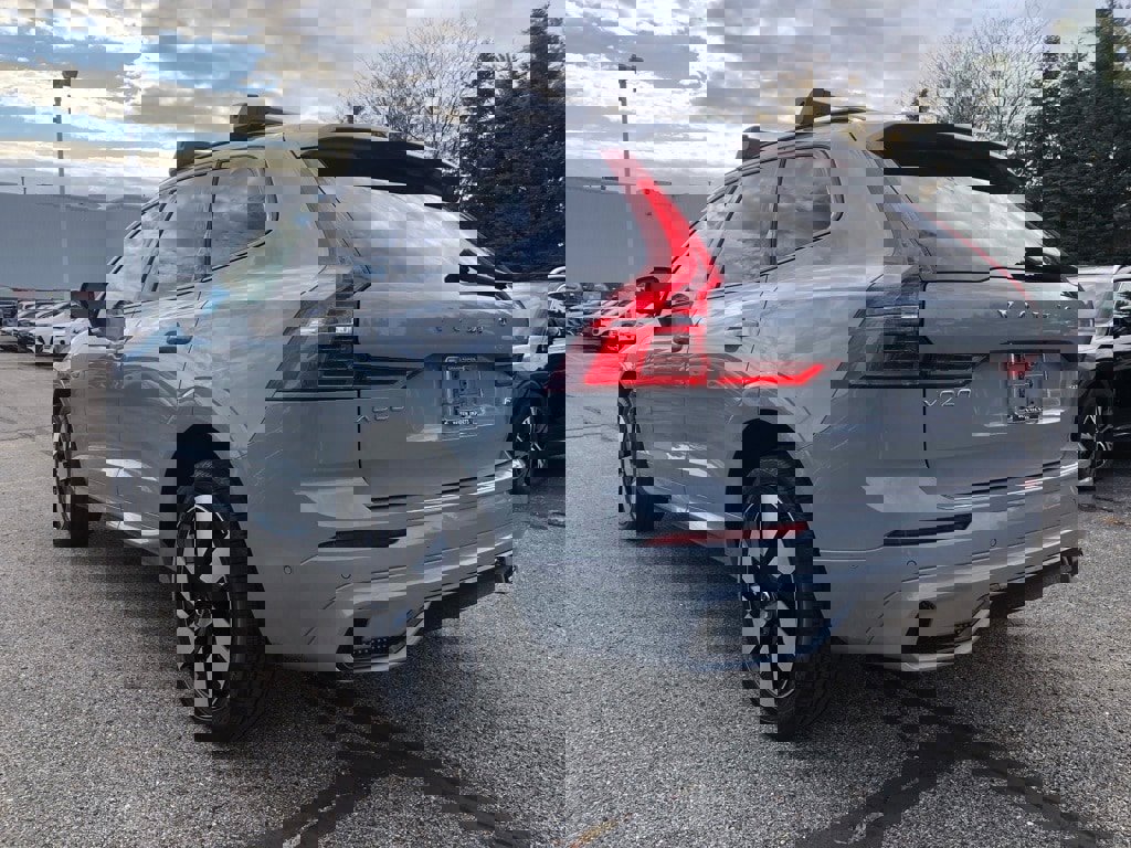 Used 2025 Volvo XC60 T8 Plus w/ Protection Package Premier image 4