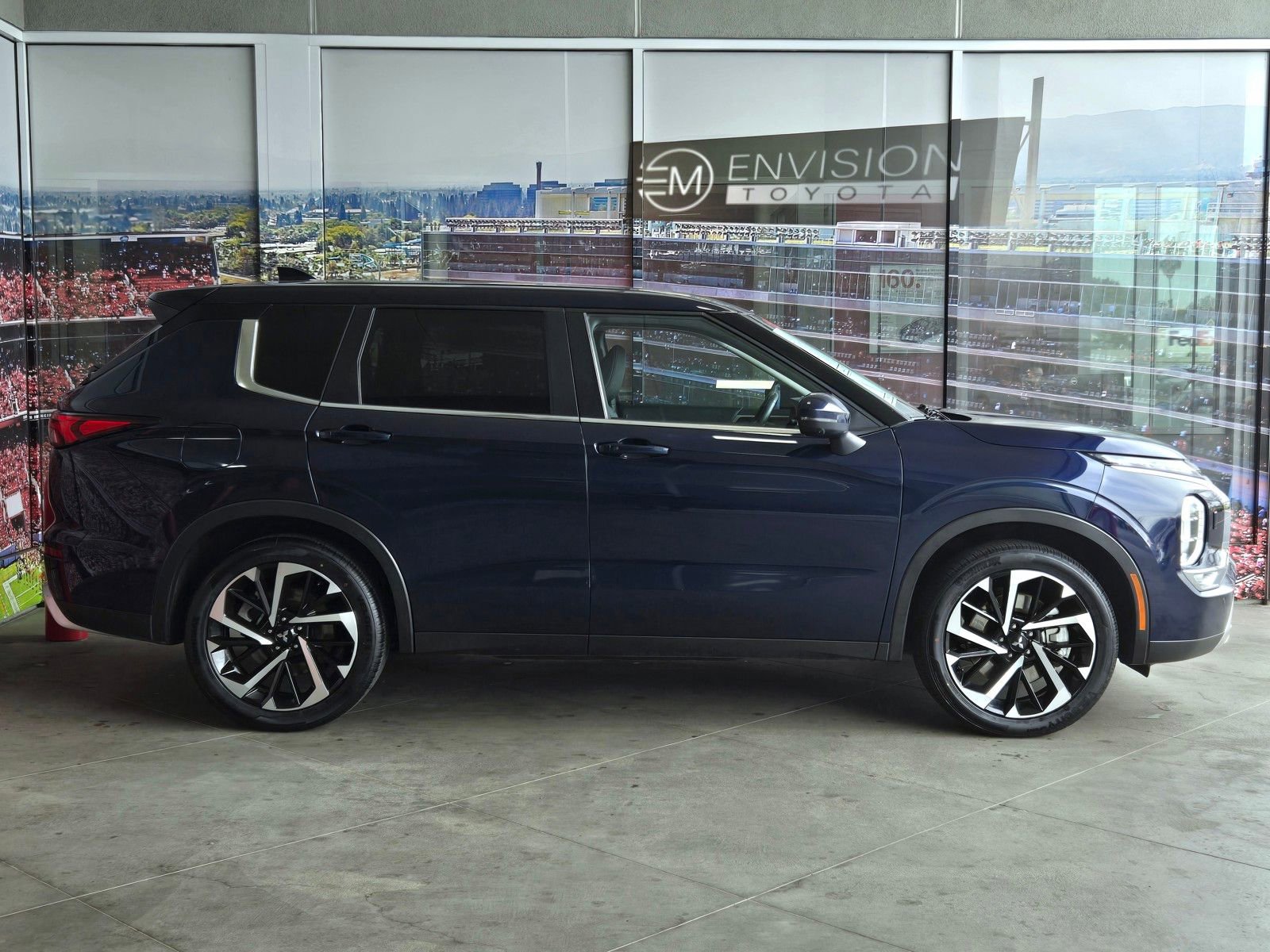 Used 2024 Mitsubishi Outlander SE Black Edition image 4