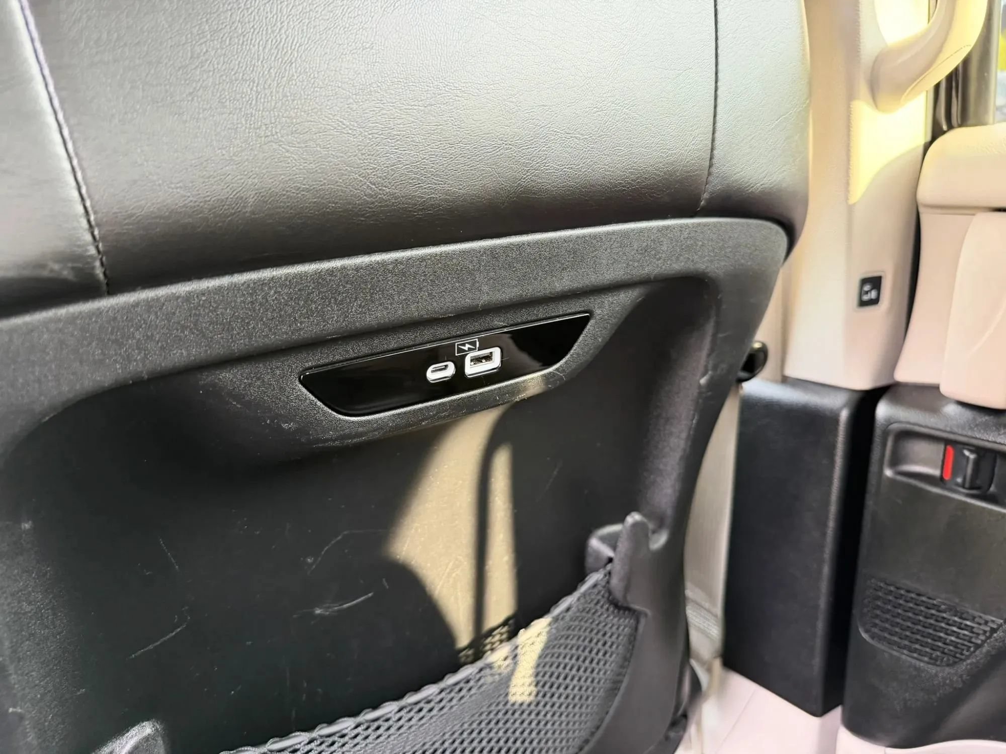 Used 2023 Chrysler Pacifica Touring-L FWD image 34
