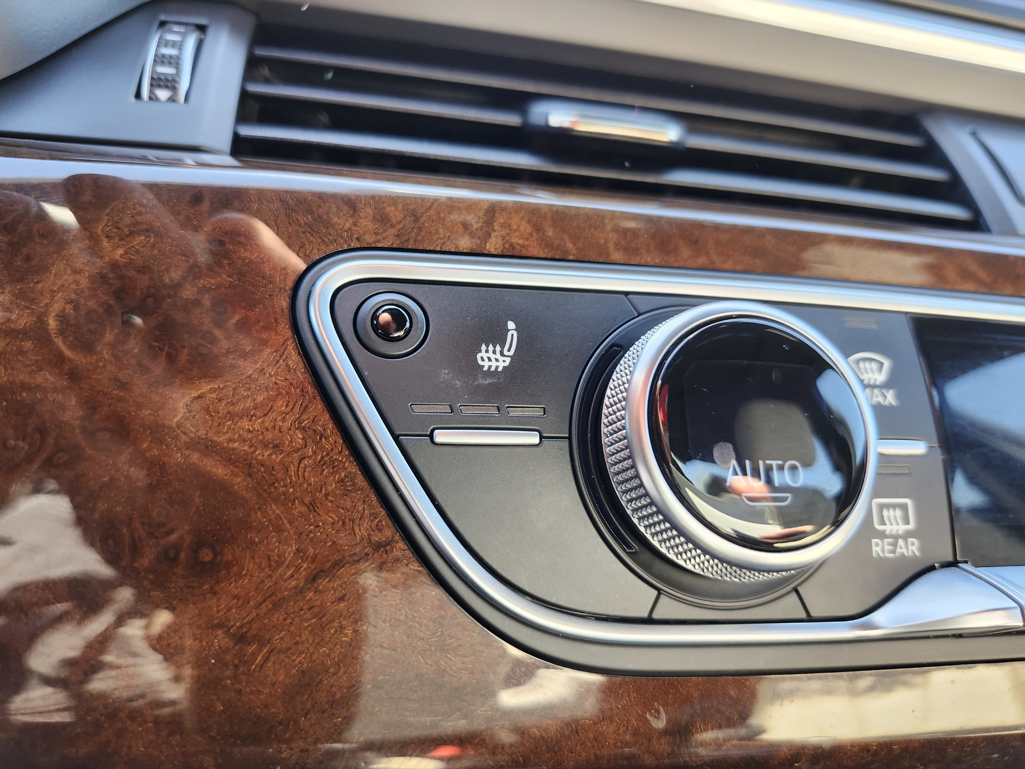 Used 2017 Audi A4 2.0T Premium w/ Audi MMI Navigation Plus image 9