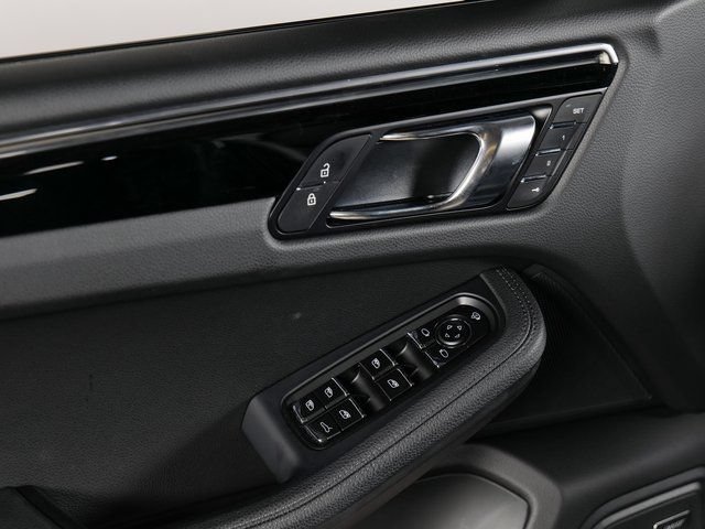 Certified 2026 Porsche Macan AWD/4WD image 30