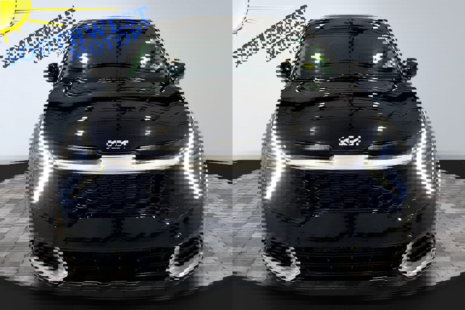 Used 2024 Kia Sportage LX image 2