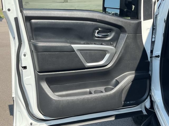 Used 2017 Nissan Titan PRO-4X AWD/4WD image 25