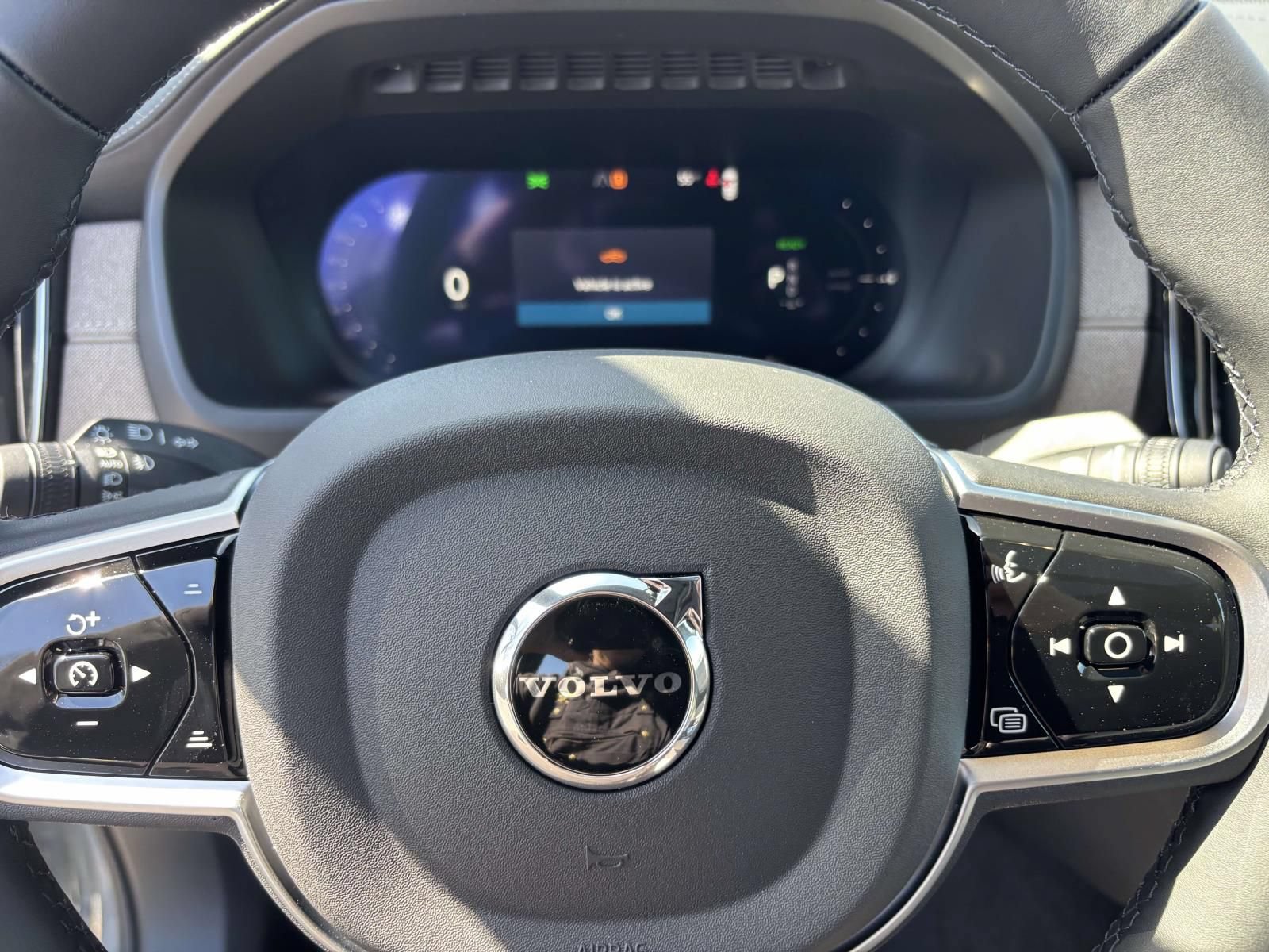 New 2026 Volvo XC90 T8 Plus w/ Protection Package Premier AWD/4WD image 17