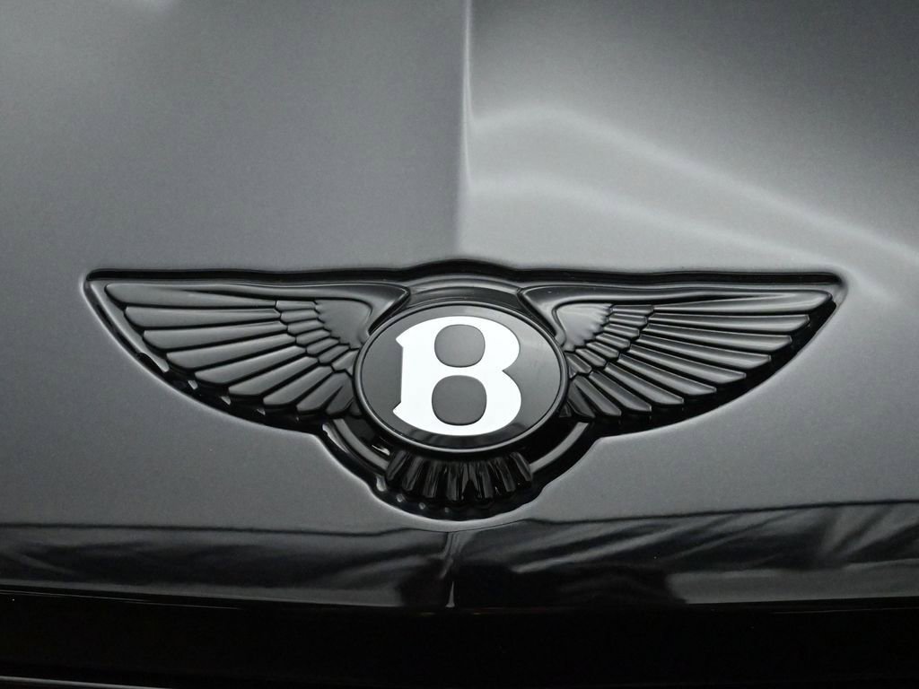 Used 2025 Bentley Bentayga AWD/4WD image 13