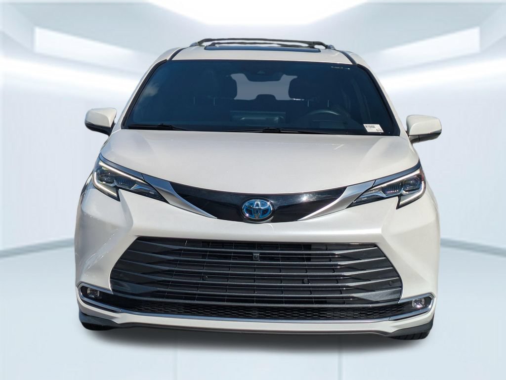 Used 2025 Toyota Sienna Platinum FWD image 8