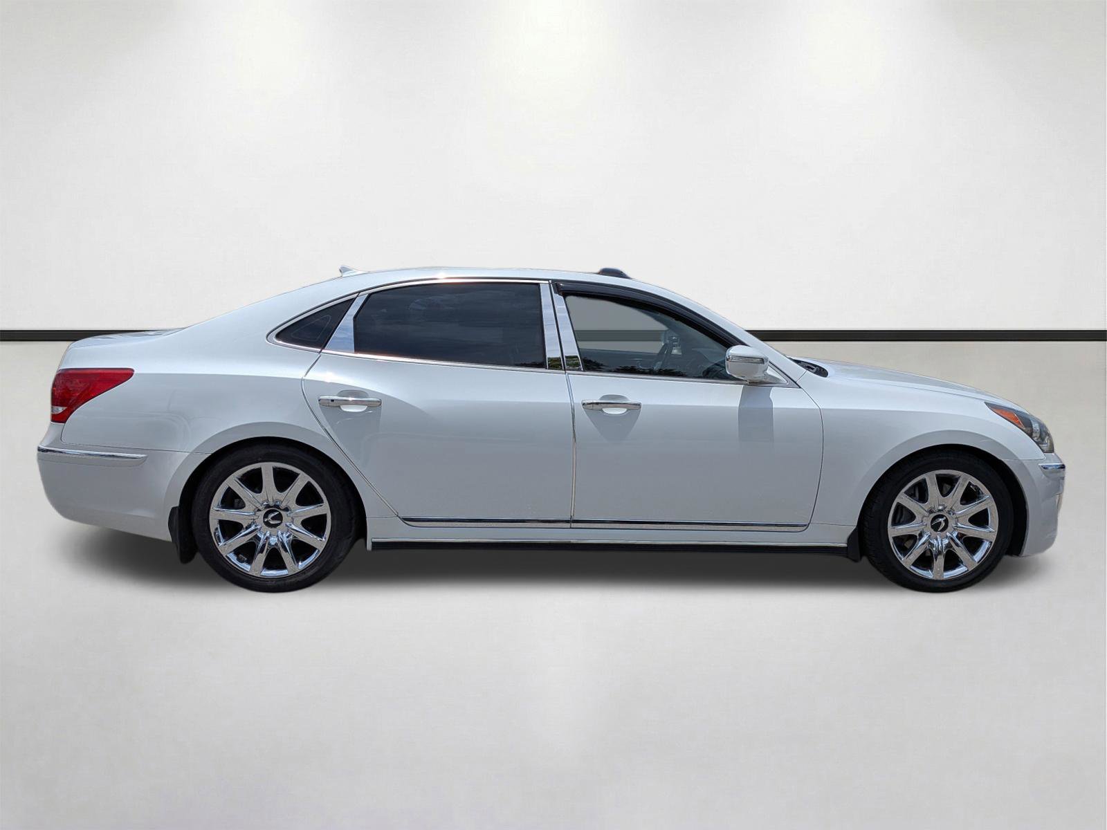 Used 2012 Hyundai Equus Signature RWD image 3