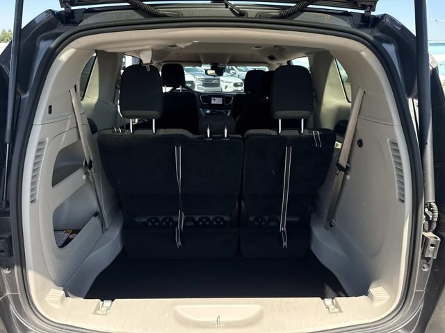 Used 2023 Chrysler Voyager LX FWD image 6