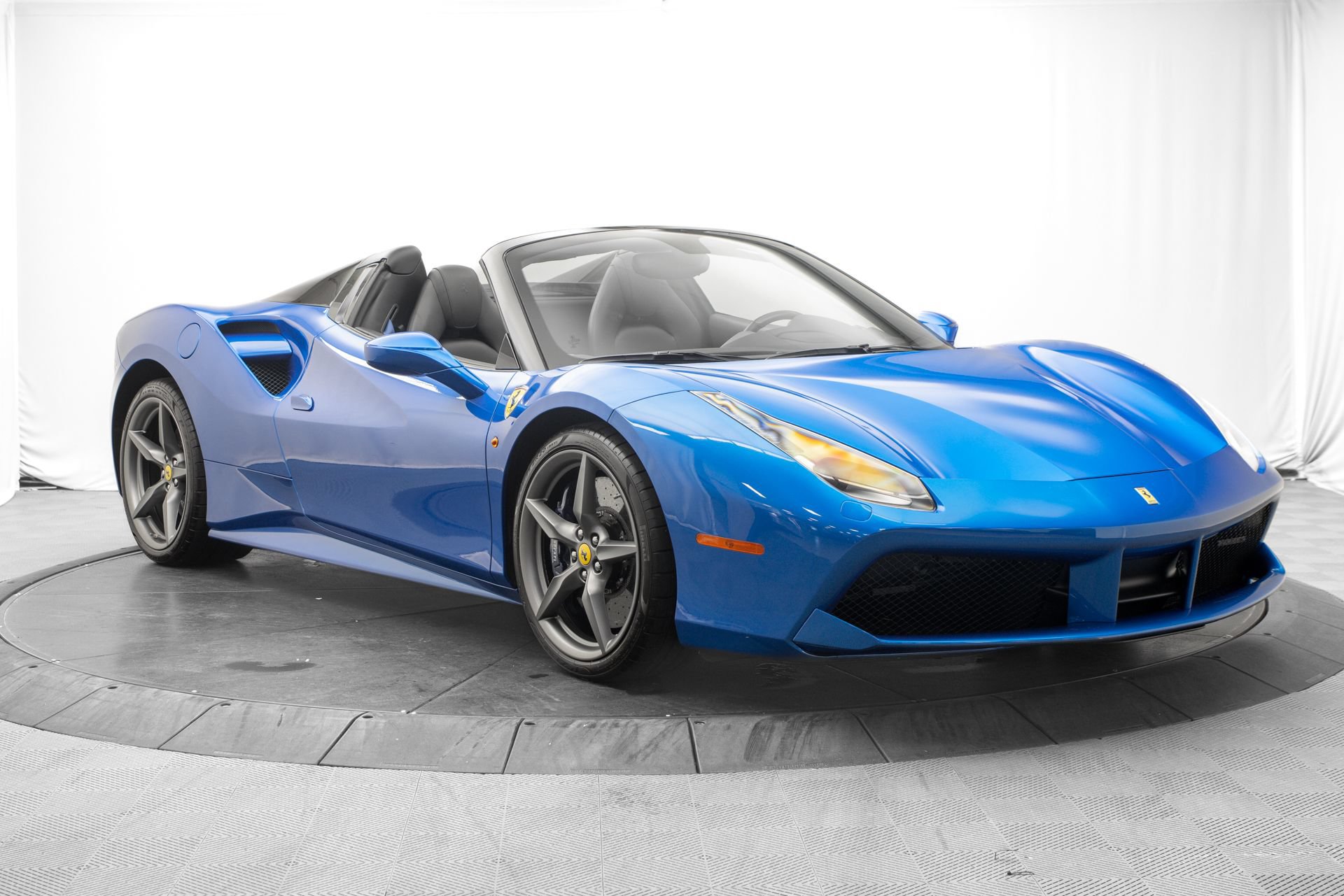 Used 2017 Ferrari 488 Spider RWD image 9