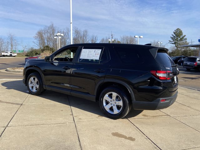 Used 2023 Honda Pilot LX image 7