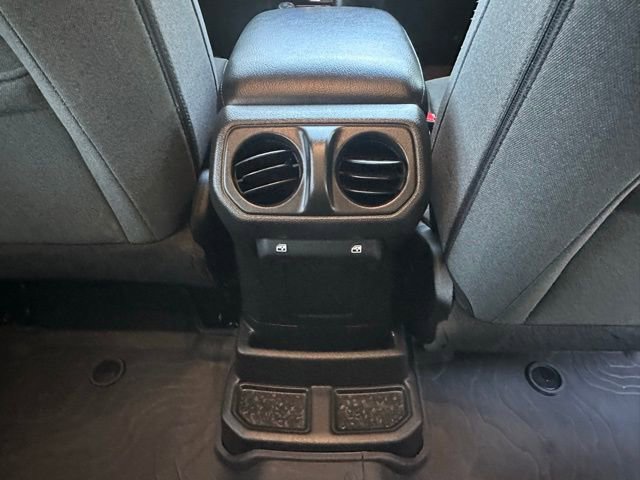 Used 2024 Jeep Wrangler Unlimited image 35