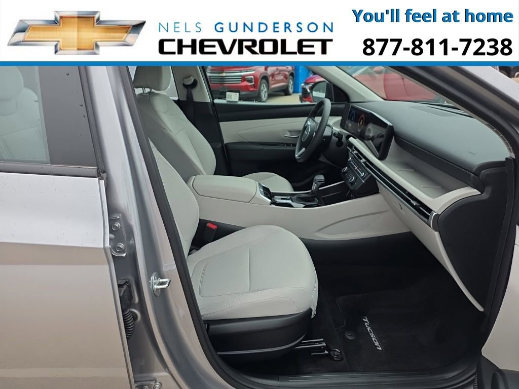 Used 2025 Hyundai Tucson SE AWD/4WD image 10