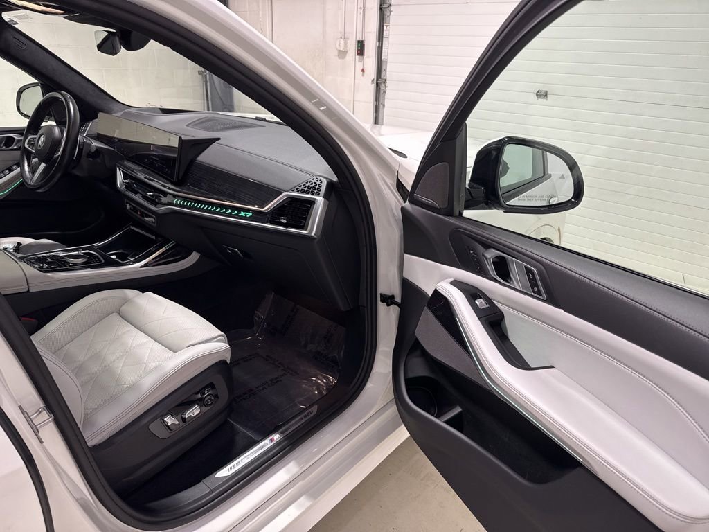 Used 2023 BMW X7 xDrive40i w/ M Sport Package image 43