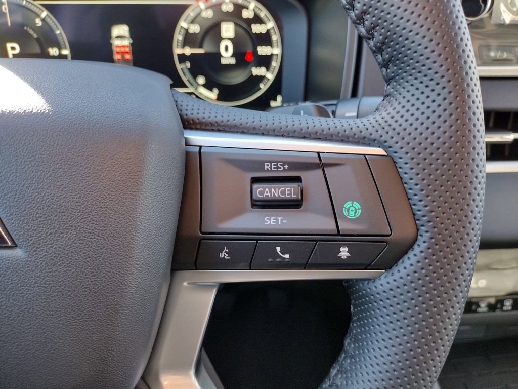 New 2025 Mitsubishi Outlander SE image 30