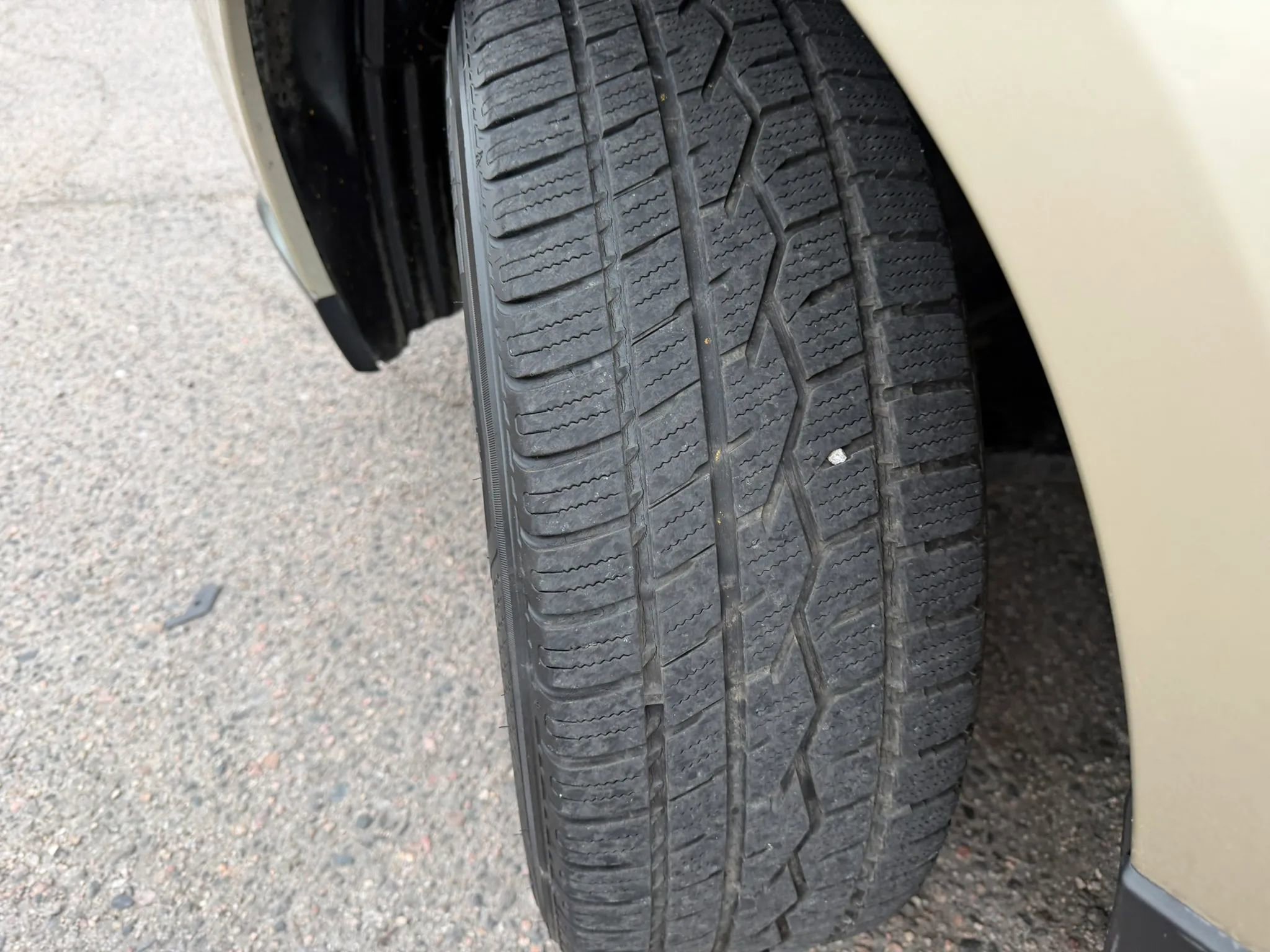 Used 2010 Subaru Outback 2.5i Premium image 11