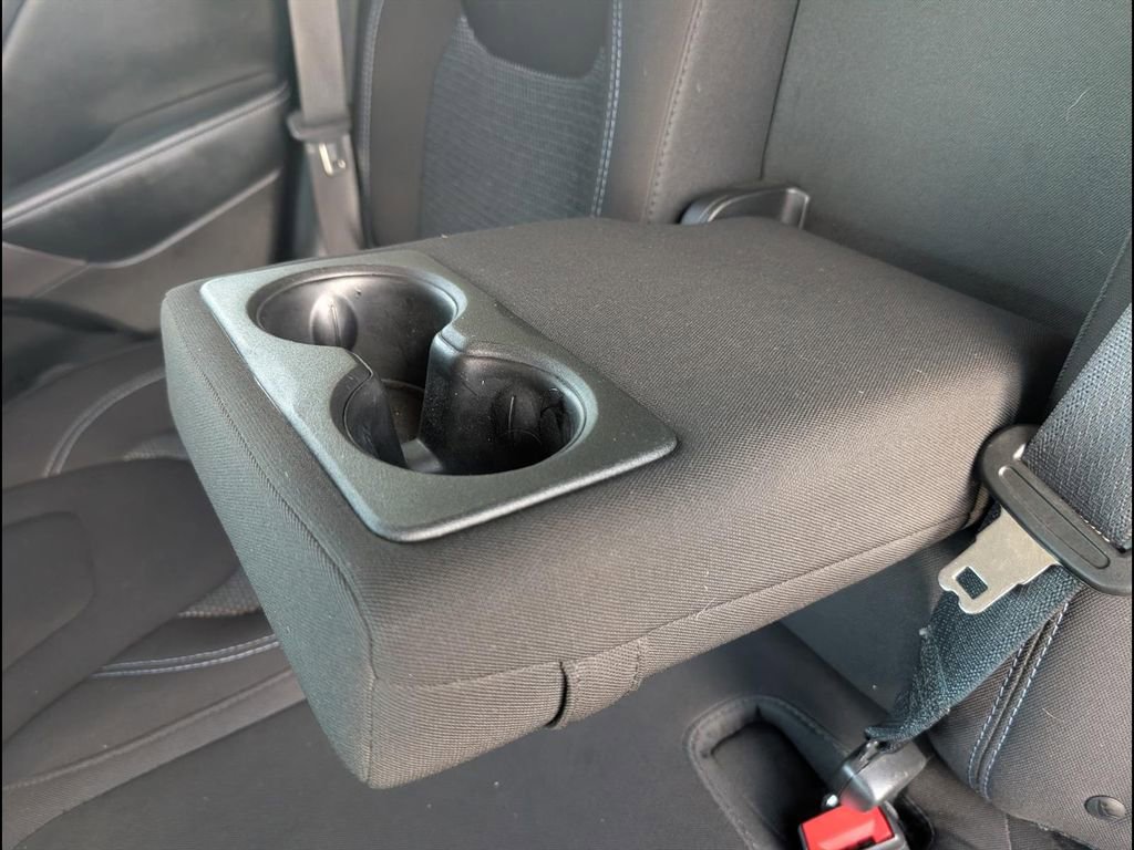 Used 2019 Jeep Cherokee Latitude w/ Popular Appearance Group FWD image 19