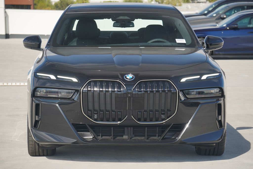 New 2026 BMW 750e xDrive w/ Premium Package image 2
