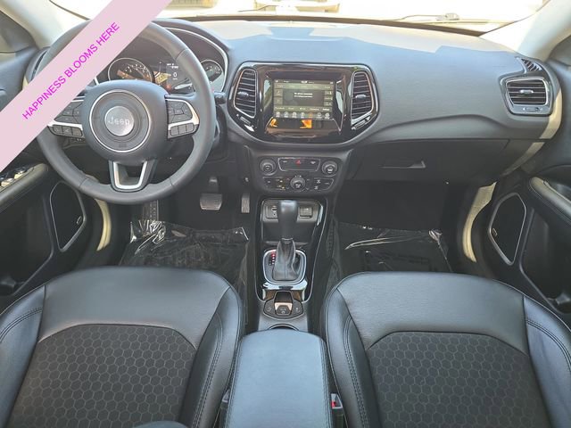 Certified 2021 Jeep Compass Latitude w/ Sun and Sound Group FWD image 9