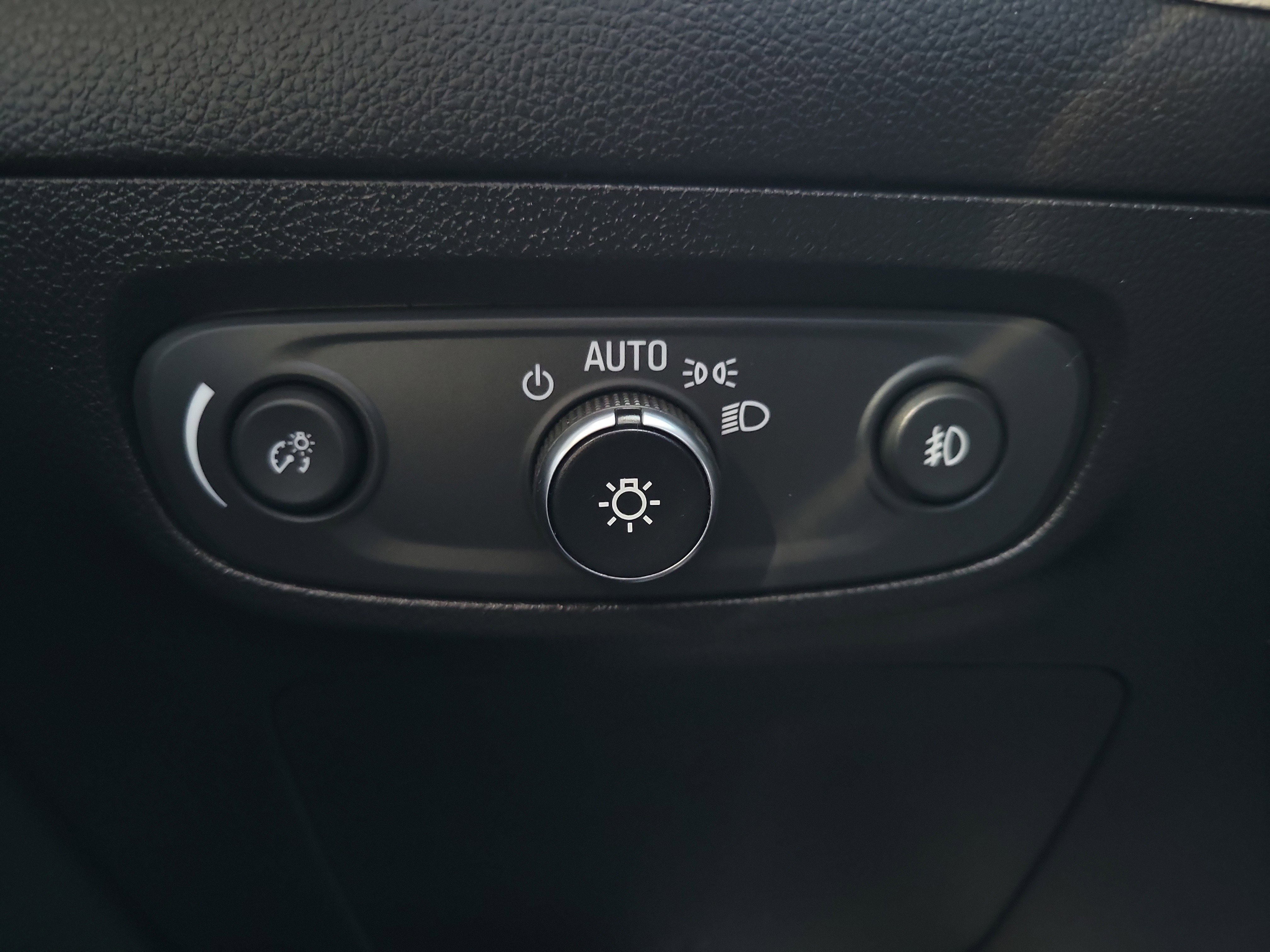 Certified 2020 Buick Encore GX Select w/ Sport Touring Package FWD image 26