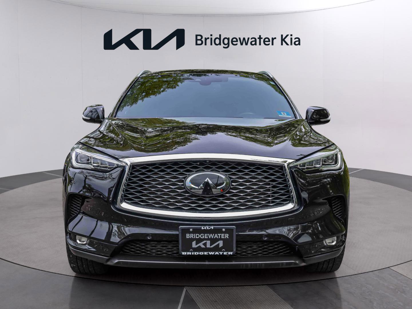 Used 2019 INFINITI QX50 Essential w/ Sensory Package AWD/4WD image 3