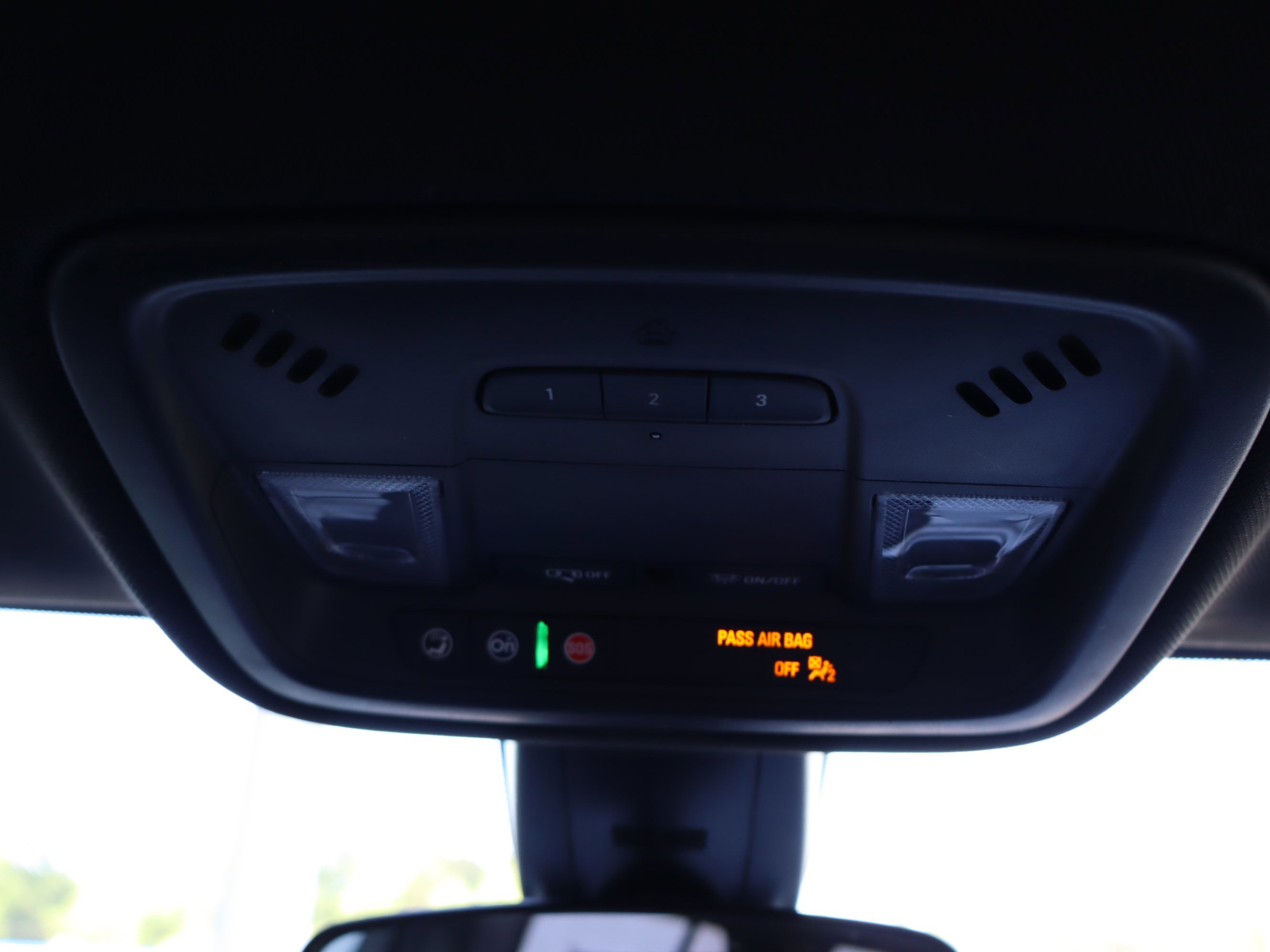 Used 2023 Chevrolet Traverse LT FWD image 29