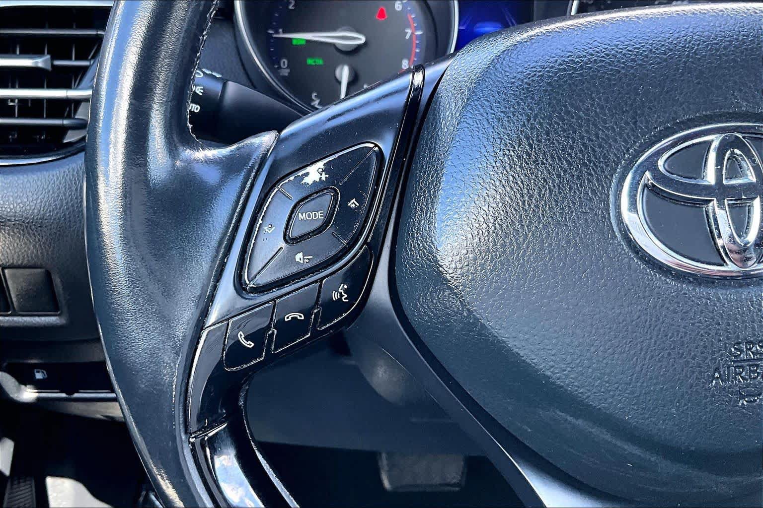 Used 2018 Toyota C-HR XLE FWD image 23