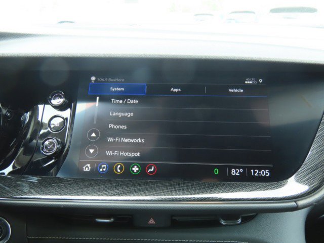 Used 2023 Buick Envision Essence image 29