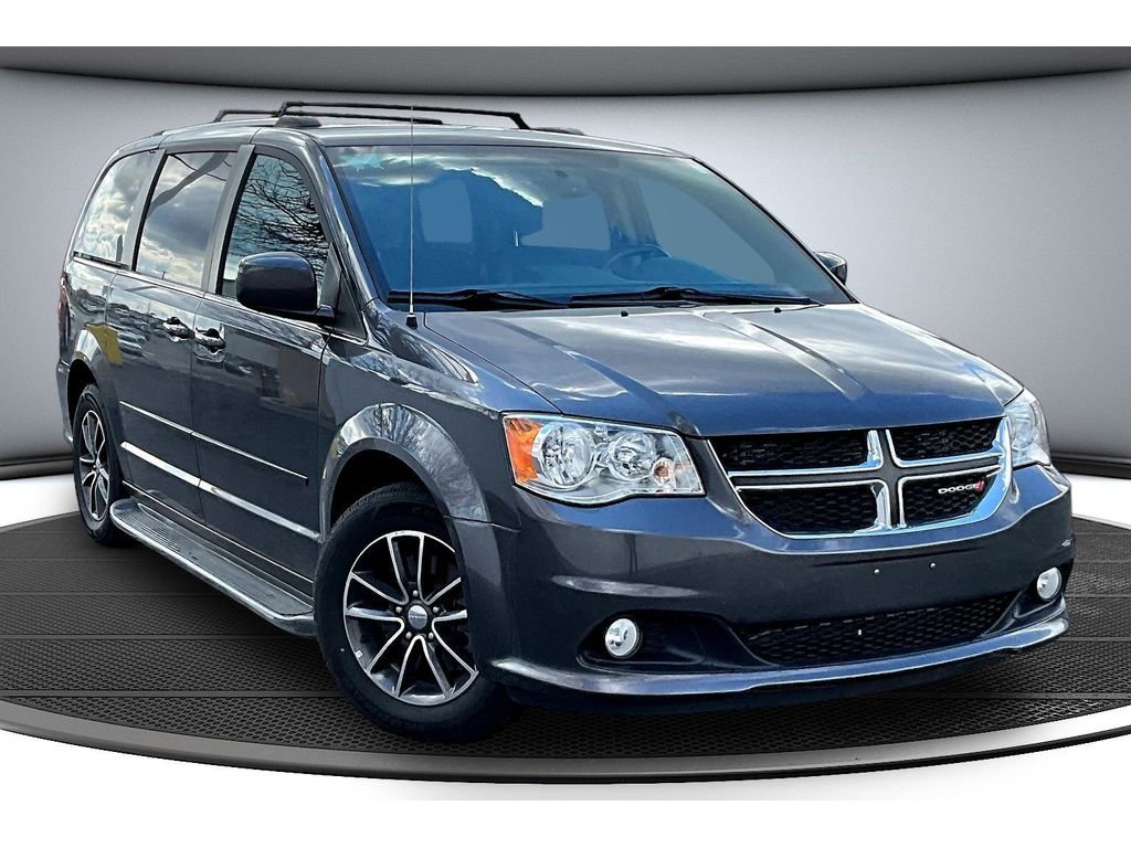 Used 2017 Dodge Grand Caravan SXT image 6