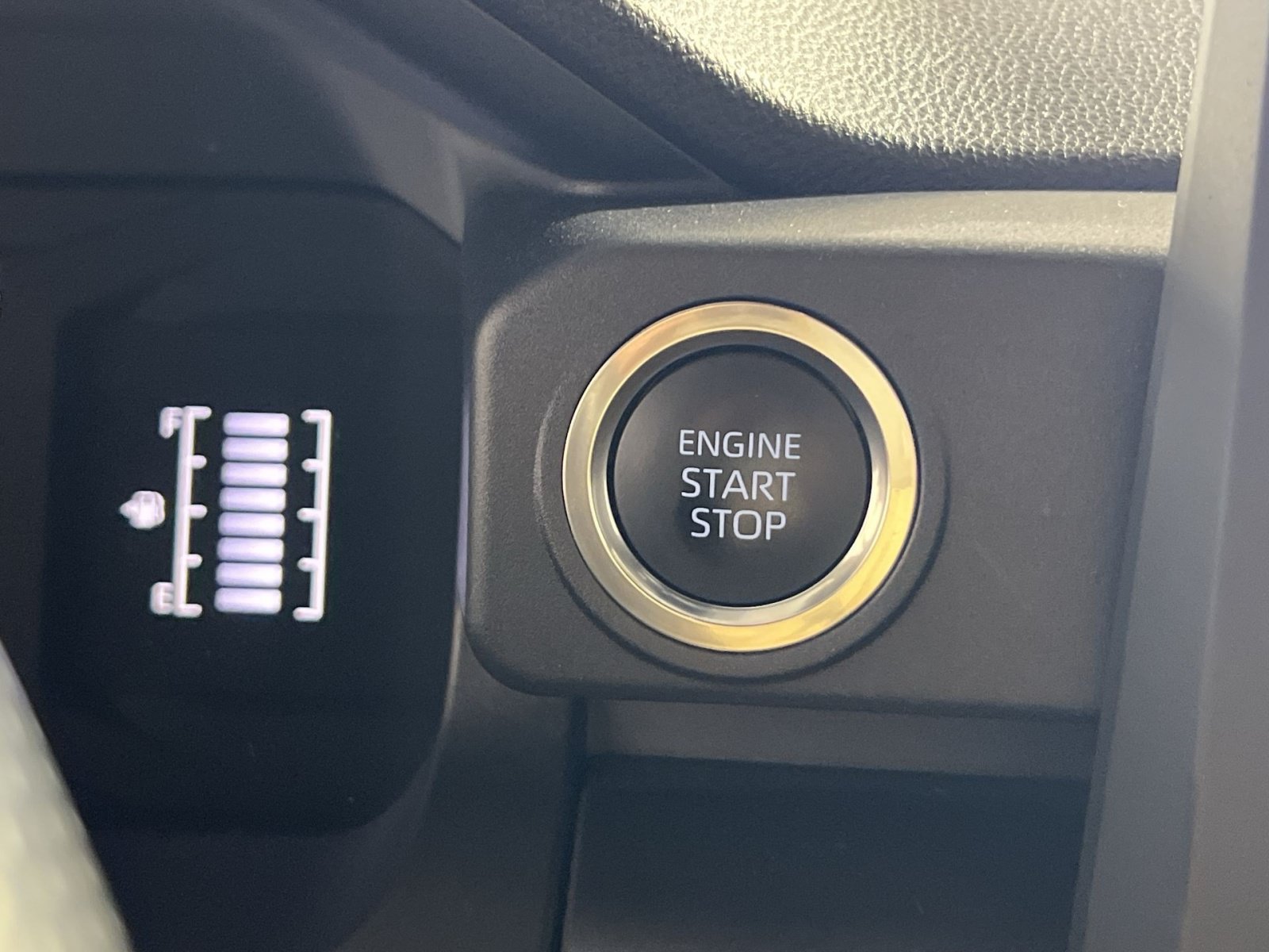 Used 2025 Toyota 4Runner SR5 AWD/4WD image 34
