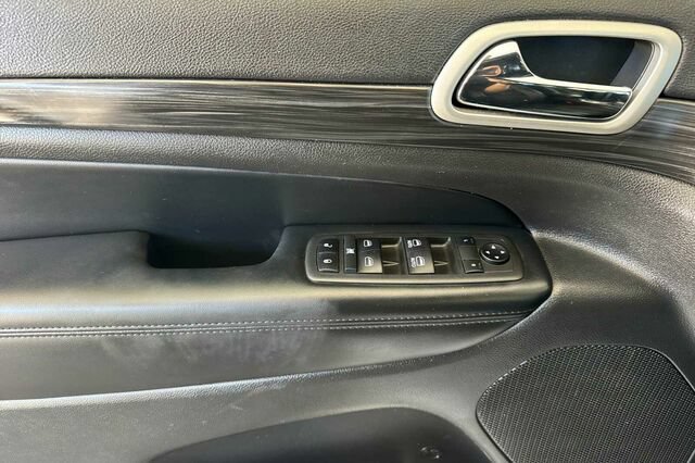 Certified 2022 Jeep Grand Cherokee Laredo X AWD/4WD image 8