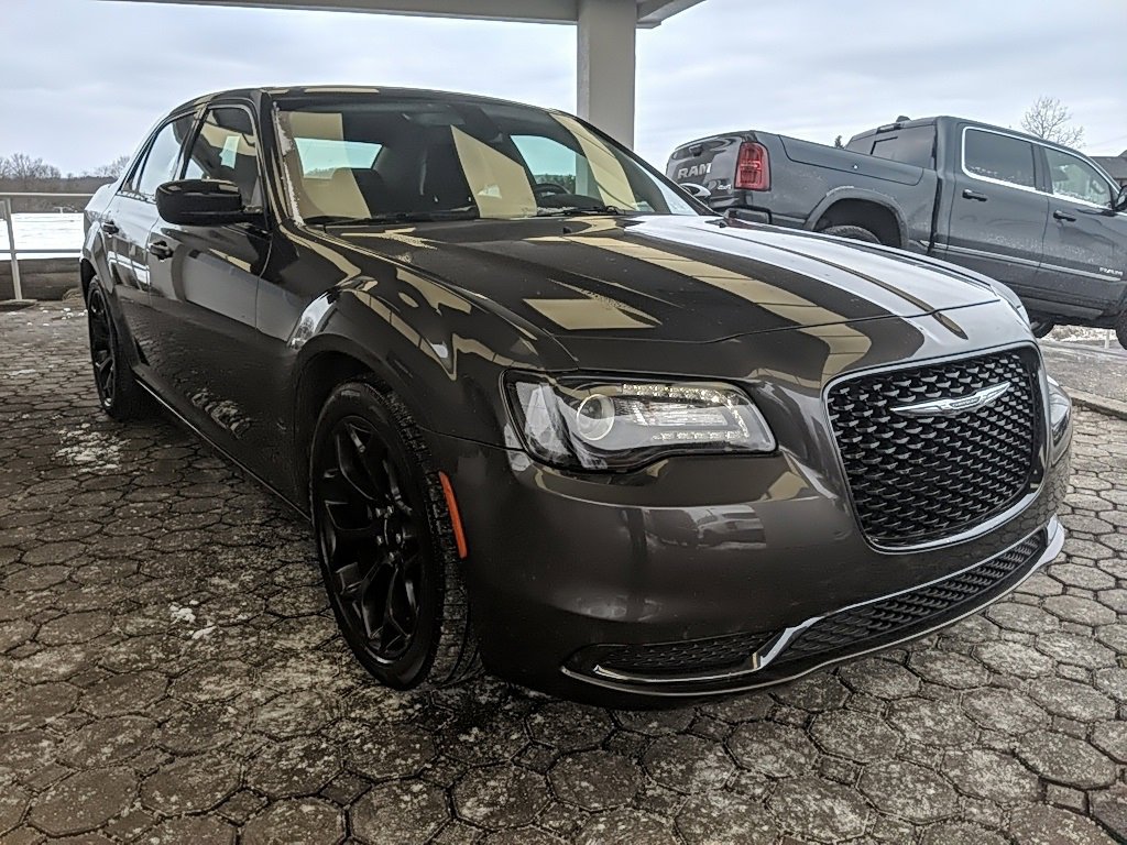 Used 2019 Chrysler 300 Touring w/ Sport Appearance Package image 3