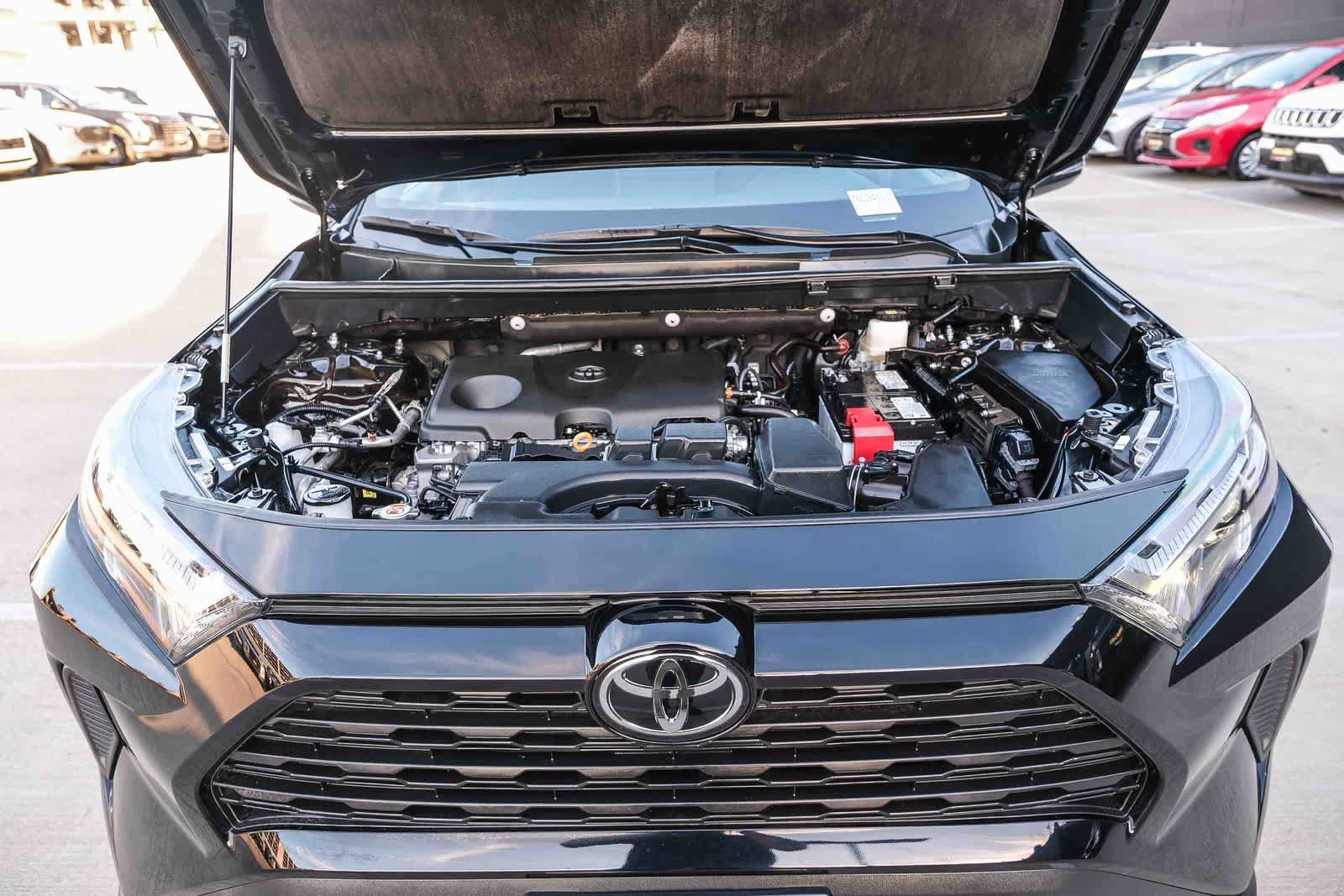 Certified 2025 Toyota RAV4 XLE FWD image 28