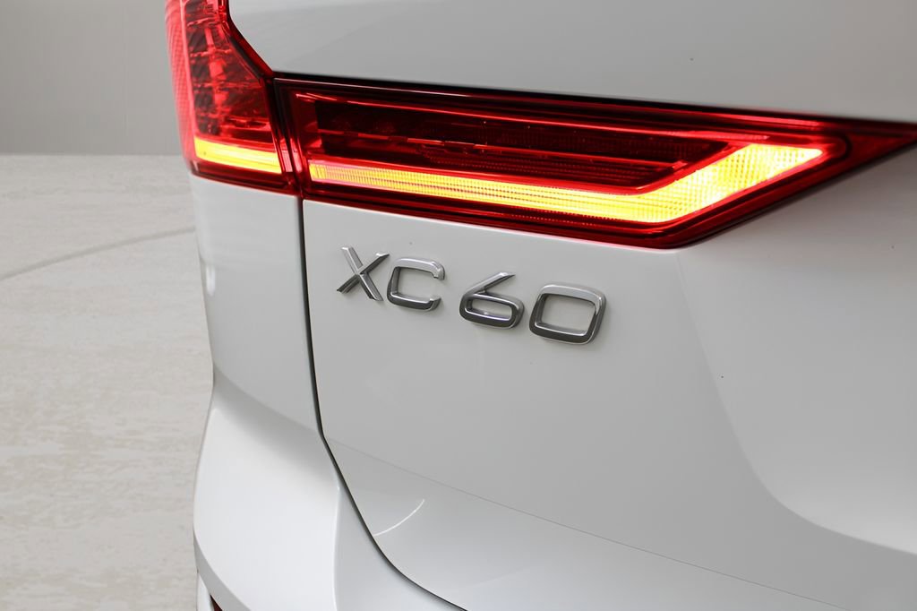 Used 2025 Volvo XC60 B5 Ultra image 30